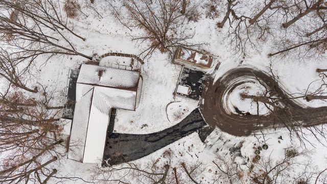 202 Oakridge Court, Valparaiso, IN 46385