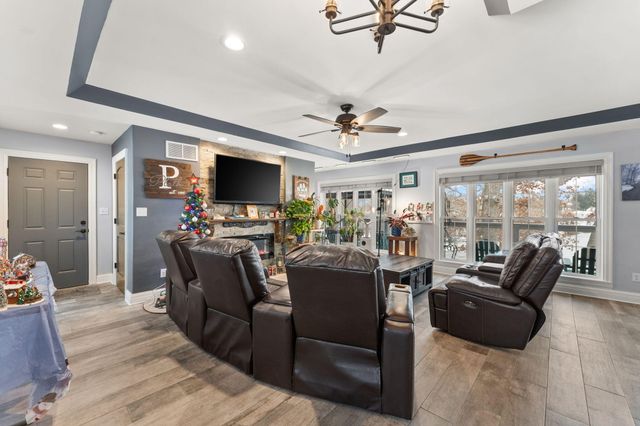 202 Oakridge Court, Valparaiso, IN 46385