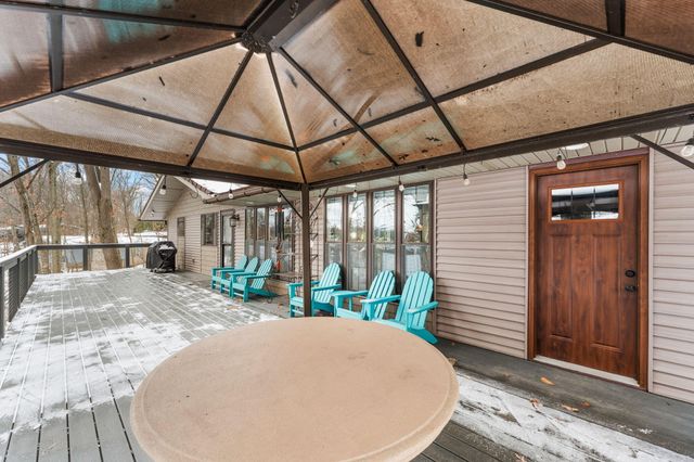 202 Oakridge Court, Valparaiso, IN 46385