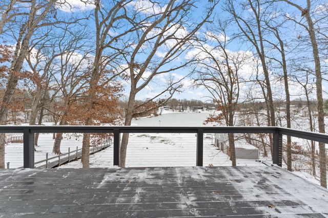 202 Oakridge Court, Valparaiso, IN 46385