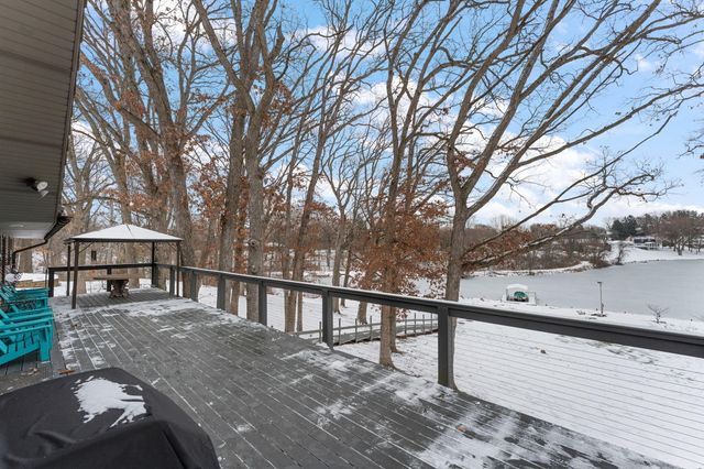 202 Oakridge Court, Valparaiso, IN 46385