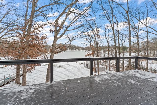 202 Oakridge Court, Valparaiso, IN 46385