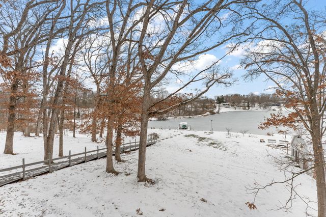 202 Oakridge Court, Valparaiso, IN 46385