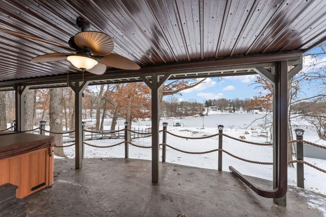 202 Oakridge Court, Valparaiso, IN 46385