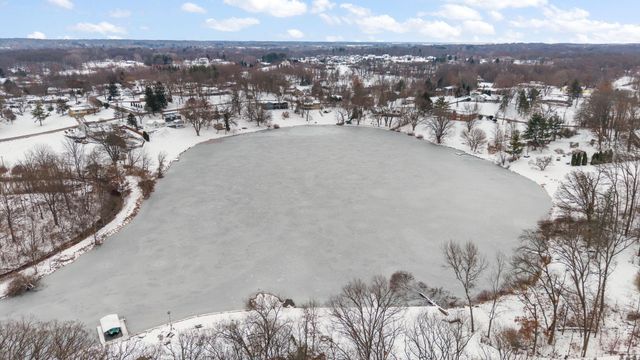 202 Oakridge Court, Valparaiso, IN 46385