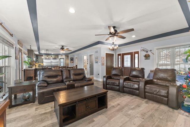 202 Oakridge Court, Valparaiso, IN 46385