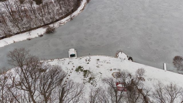 202 Oakridge Court, Valparaiso, IN 46385