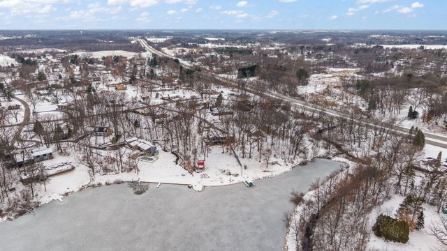 202 Oakridge Court, Valparaiso, IN 46385