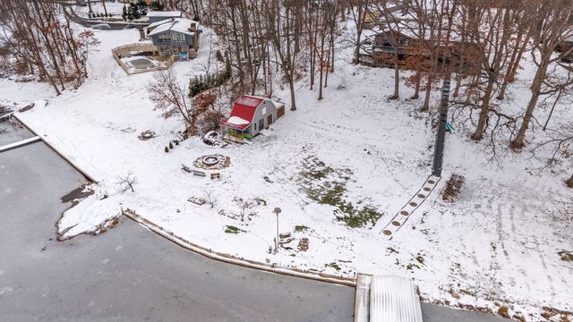 202 Oakridge Court, Valparaiso, IN 46385