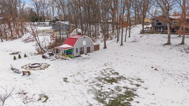 202 Oakridge Court, Valparaiso, IN 46385