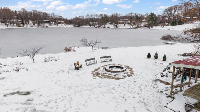 202 Oakridge Court, Valparaiso, IN 46385