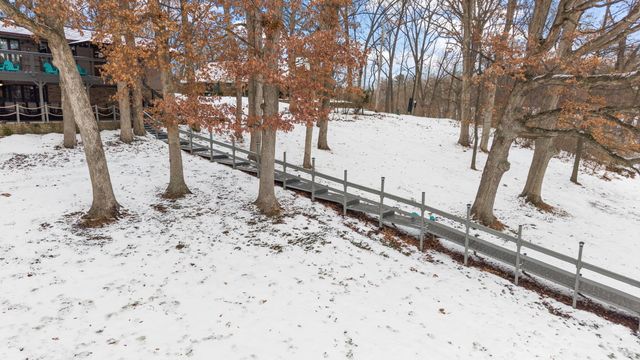 202 Oakridge Court, Valparaiso, IN 46385