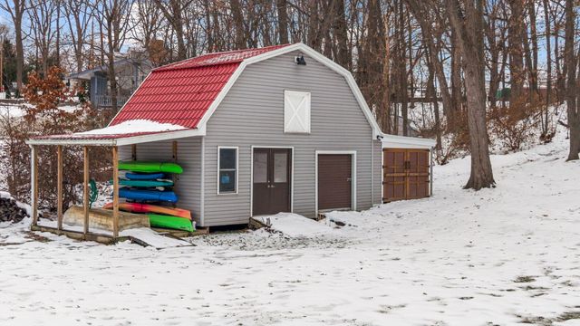 202 Oakridge Court, Valparaiso, IN 46385