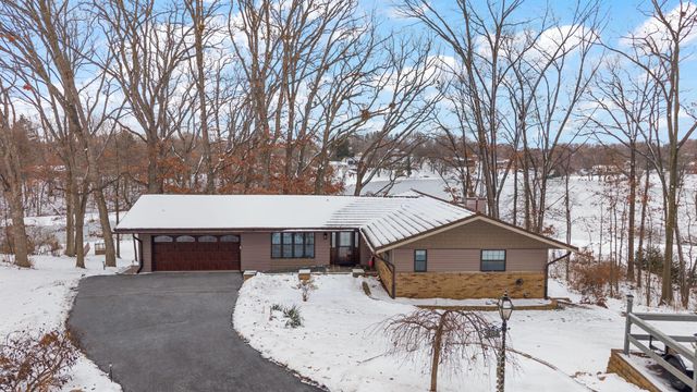 202 Oakridge Court, Valparaiso, IN 46385