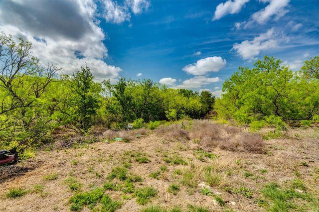 4001 Barth RD, Lockhart, TX 78644
