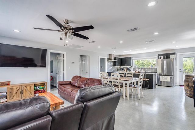 4001 Barth RD, Lockhart, TX 78644