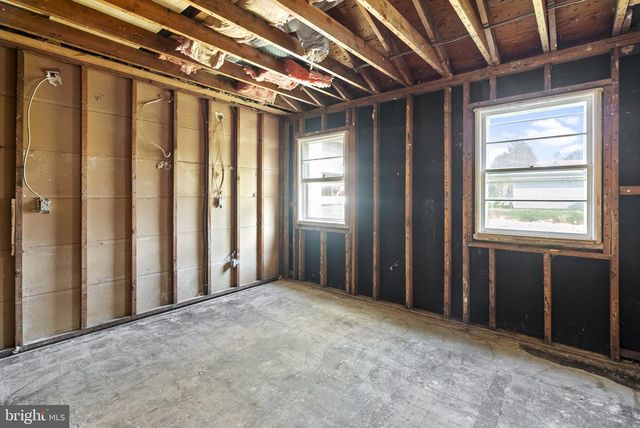 941 W MILL ST, Quakertown, PA 18951