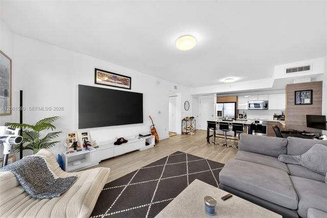 1010 SW 2nd Ave 1605, Miami, FL 33130