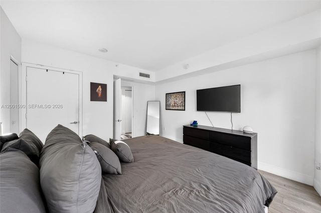 1010 SW 2nd Ave 1605, Miami, FL 33130