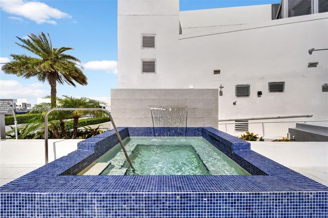 1010 SW 2nd Ave 1605, Miami, FL 33130