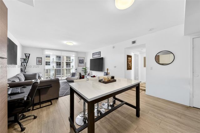 1010 SW 2nd Ave 1605, Miami, FL 33130