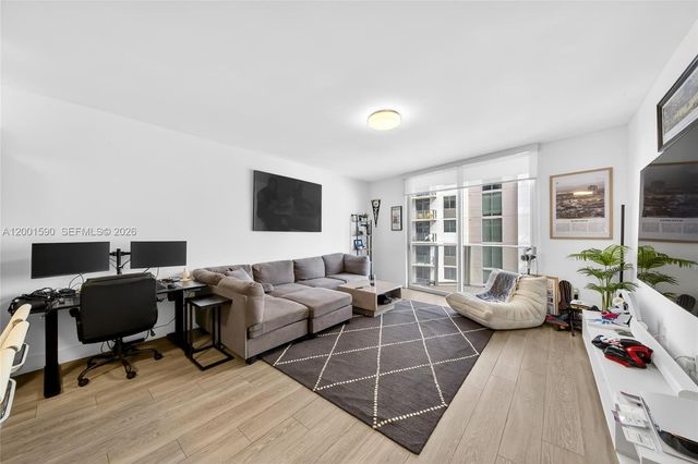 1010 SW 2nd Ave 1605, Miami, FL 33130