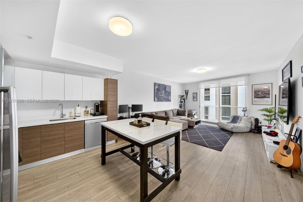 1010 SW 2nd Ave 1605, Miami, FL 33130