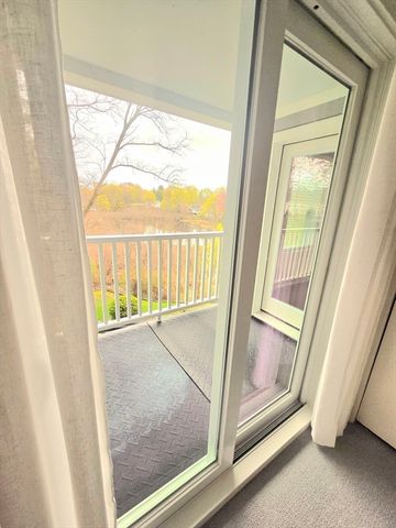 212 Humphrey St 202, Marblehead, MA 01945