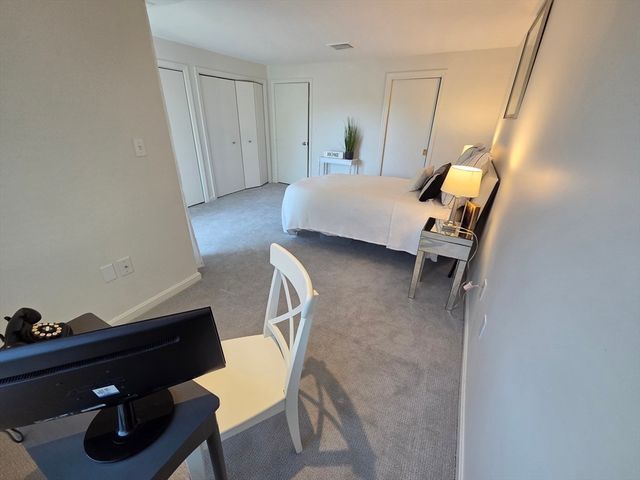 212 Humphrey St 202, Marblehead, MA 01945