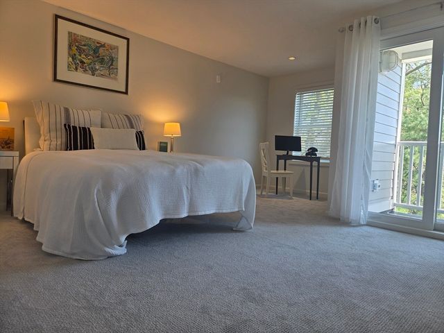 212 Humphrey St 202, Marblehead, MA 01945