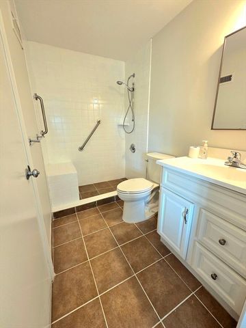 212 Humphrey St 202, Marblehead, MA 01945
