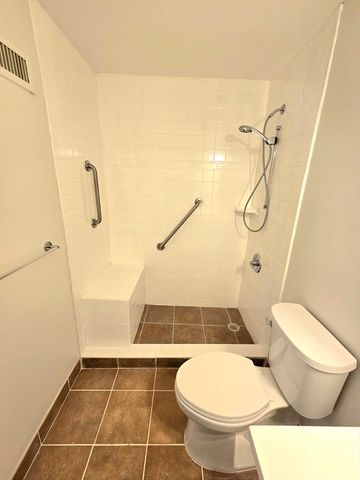 212 Humphrey St 202, Marblehead, MA 01945