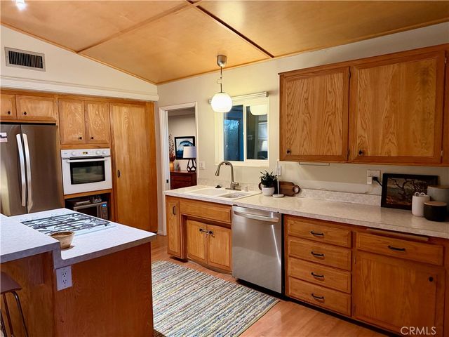 636 N Palm Avenue, Upland, CA 91786