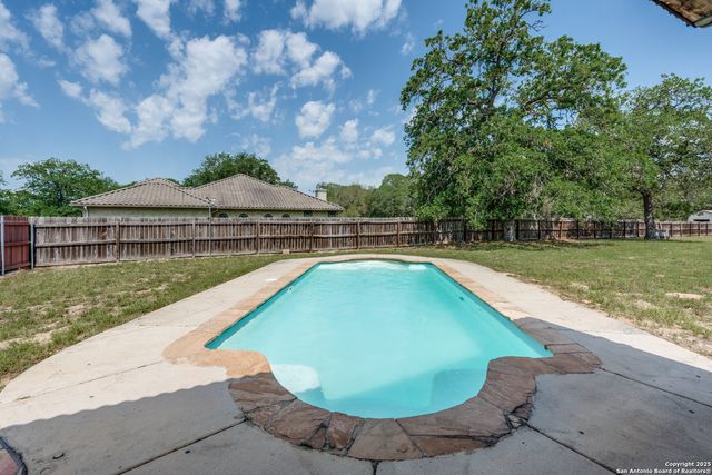 378 Rosewood, La Vernia, TX 78121
