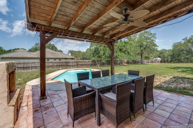 378 Rosewood, La Vernia, TX 78121