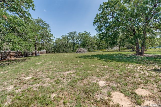 378 Rosewood, La Vernia, TX 78121