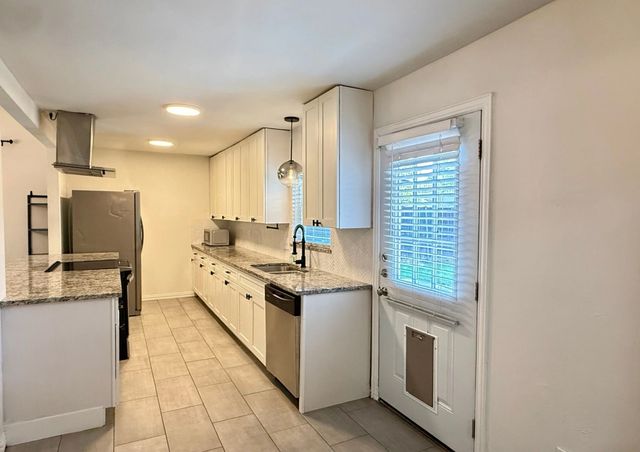 8506 Londonderry Lane, Dallas, TX 75228