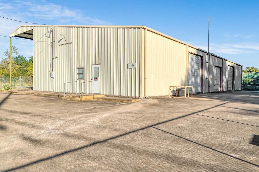 1104 Bonham, Paris, TX 75460