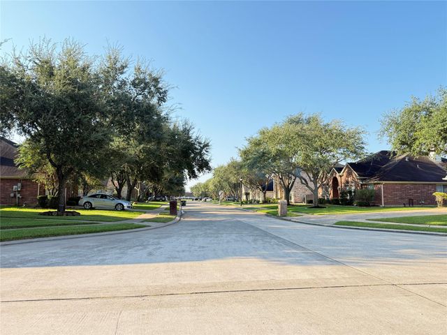 3808 Travis Lake Court, Pearland, TX 77581
