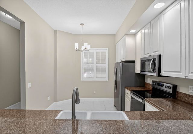 37 E Harbour Isle Dr Drive E 106, Fort Pierce, FL 34949