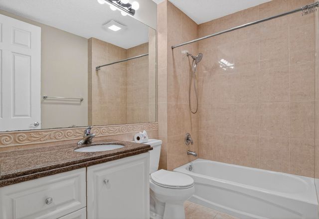 37 E Harbour Isle Dr Drive E 106, Fort Pierce, FL 34949