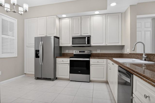 37 E Harbour Isle Dr Drive E 106, Fort Pierce, FL 34949