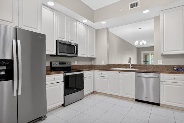 37 E Harbour Isle Dr Drive E 106, Fort Pierce, FL 34949