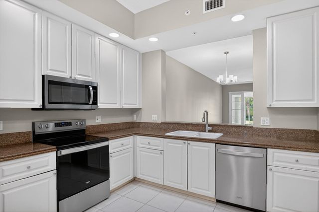 37 E Harbour Isle Dr Drive E 106, Fort Pierce, FL 34949