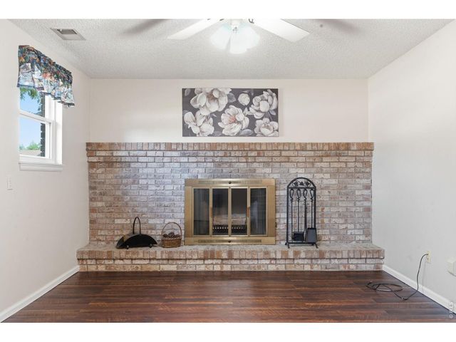 1040 White Elm Dr, Loveland, CO 80538