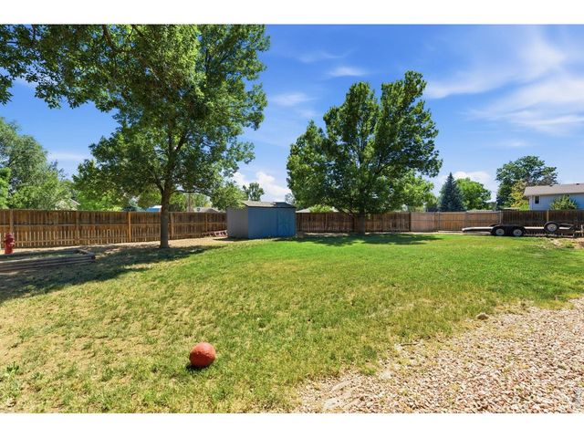 1040 White Elm Dr, Loveland, CO 80538