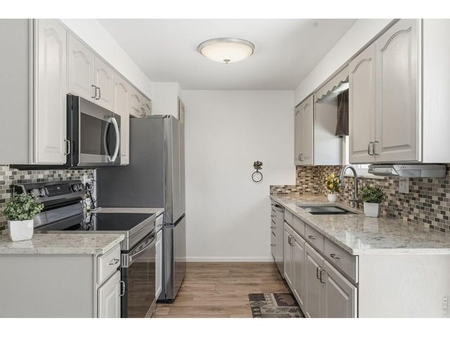 1040 White Elm Dr, Loveland, CO 80538