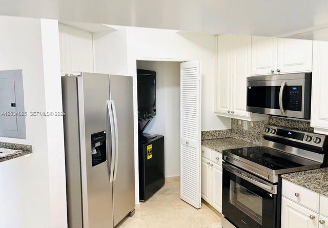 888 Brickell Key 2510, Miami, FL 33131