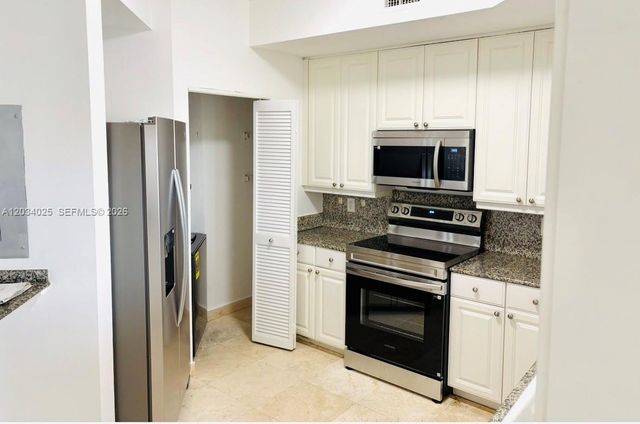 888 Brickell Key 2510, Miami, FL 33131