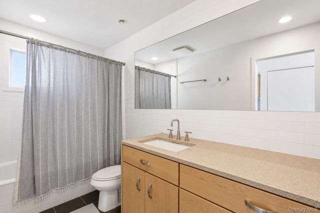 8 Old North Highway A, Hampton Bays, NY 11946